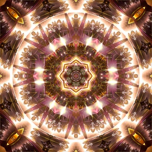 Puede incluir: Un diseño de mandala simétrico con un patrón de estrella en tonos dorados, marrones y rosados. El centro del mandala presenta un patrón de estrella más pequeño con un centro verde y dorado.