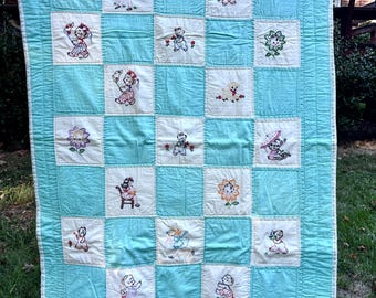 Trapunta per neonati vintage ricamata a mano con orsetti e patchwork floreale