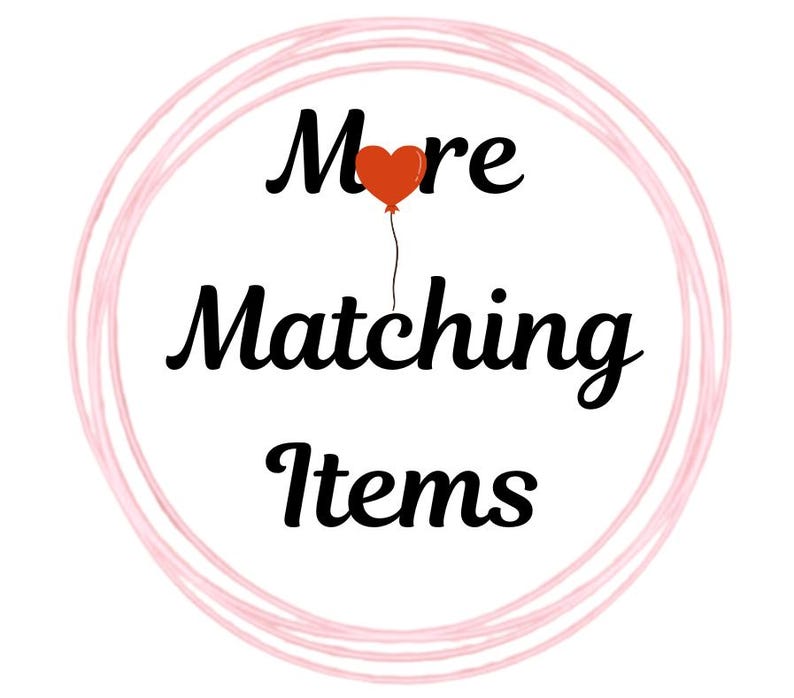 Pode incluir: Um gr&aacute;fico circular com uma borda rosa claro desenhada &agrave; m&atilde;o contendo o texto preto More Matching Items. A letra o na palavra More &eacute; substitu&iacute;da por um bal&atilde;o vermelho em forma de cora&ccedil;&atilde;o com um fio preto fino para baixo.