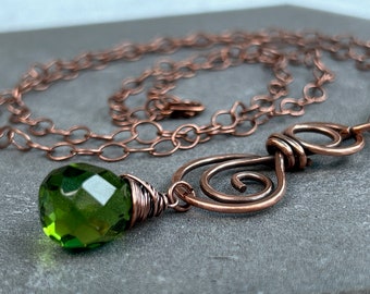 Collier larme verte, long collier en cuivre, tourbillon de cuivre, collier bohème en cuivre, pendentif vert, cadeau pour elle