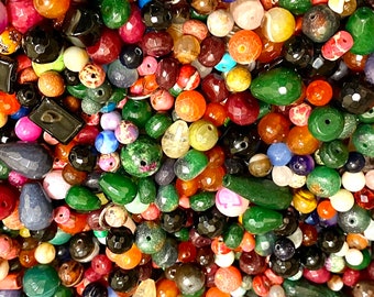 Lote de cuentas de piedras preciosas mixtas / Opciones de 1/2 libra, 1 libra, 2 libras / Cuentas sueltas de 4 mm a 20 mm / Formas redondas, rondelles, colgantes y elegantes / Suministros para joyería artesanal