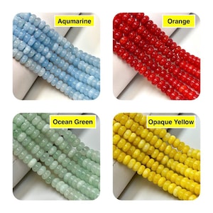 Op de afbeelding: Vier strengen met ronde, schijfvormige kralen in een raster. De kleuren zijn gelabeld als Aquamarine, Orange, Ocean Green en Opaque Yellow. Elke streng bevat uniforme, gladde kralen met een lichte glans, gerangschikt in parallelle rijen.