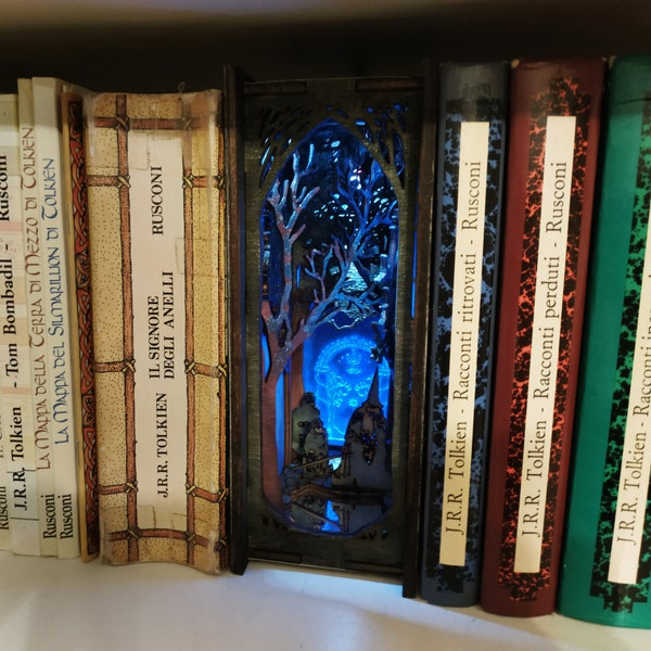 NEUERgateway Diorama Bücherregal Einsatz