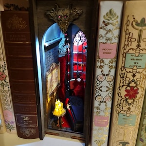 Dracula Diorama Bookshelf Insert