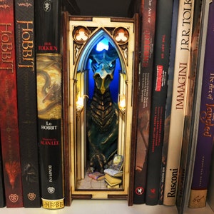 Dragon in a library Diorama Bookshelf Insert
