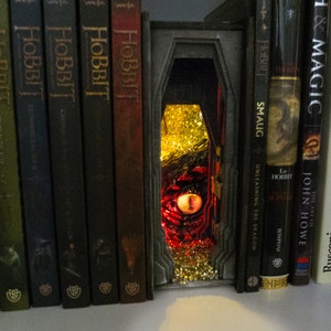 Dragon in the mountain Diorama Bookshelf Insert