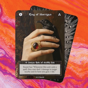Op de afbeelding: Een zwarte en gouden ring met een rode edelsteen. De ring is op een hand die een zwarte raaf vasthoudt. De kaart heeft de tekst "Ring of Morrigan" en "A Unique Relic of deathly fate".