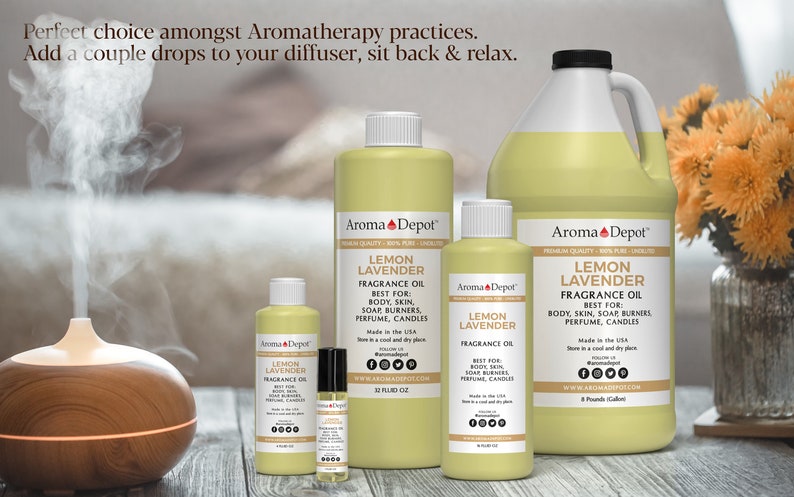 Pu&ograve; includere: Quattro bottiglie di olio profumato alla lavanda e limone di diverse dimensioni, di Aroma Depot. Le bottiglie sono gialle e hanno un'etichetta con il nome del prodotto e la descrizione. La bottiglia pi&ugrave; grande &egrave; da 32 once liquide. La bottiglia pi&ugrave; piccola &egrave; da 10 ml. Le bottiglie sono su una superficie di legno con un diffusore e un mazzo di fiori gialli sullo sfondo.