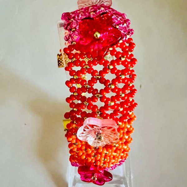 Color Blocked Netted Bracelet with Transparent Flowers