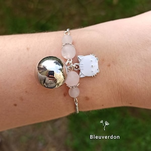 Sliding pregnancy Bola bracelet with pink quarte beads and cat. Bola in bracelet version. Customizable on request
