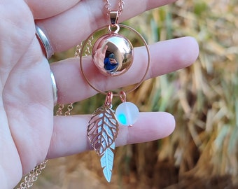 Rose gold pregnancy bola circle leaf and feather. Fine jewelry.