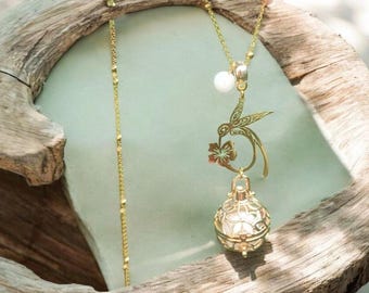 Schwangerschafts-Bola mit Kolibri- und Hibiskusmotiv und Mondsteinperle. Feiner Schmuck. Edelstahlkette.