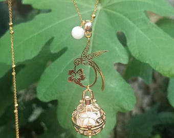 Bola de grossesse colibri  hibiscus et perle en pierre de lune. Bijoux fin. Chaine en acier inoxydable