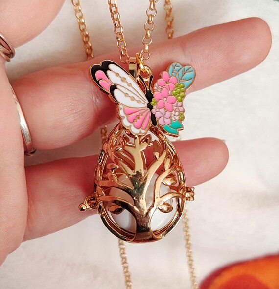 花柄の蝶があしらわれたゴールドの妊婦用ボラ - Etsy 日本