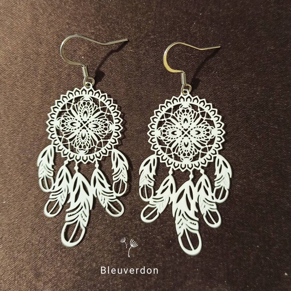 Boucles d'oreilles attrapes rêves blancs. Boucles d'oreilles filigrane. Idée cadeau.