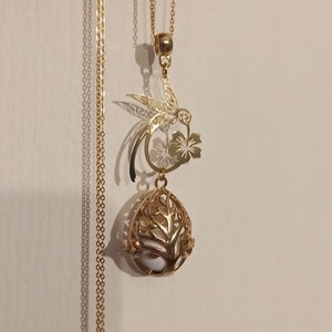 Hummingbird and golden hibiscus maternity bola. Fine jewelry. Stainless steel chain