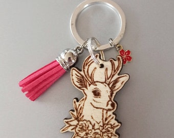 Deer and pompom key ring. Personalized keyring on request. Wooden key holder