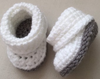 Witte gehaakte schoenen pasgeboren kraamcadeau, babyschoenen gehaakt babyjongen, pasgeboren babyslofjes, pasgeboren slofjes, babyslofjes, slofjes babymeisje