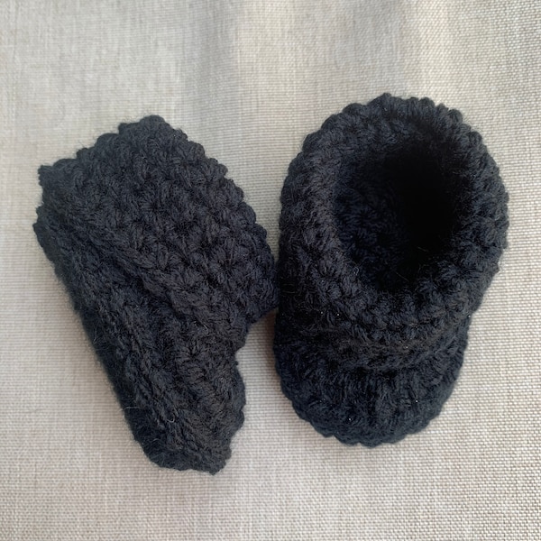 Baby Booties Crochet, Black Baby Booties, Newborn Crochet Booties, Baby Newborn Shoes, Booties Baby, Crocheted Booties, Baby Crib Shoes