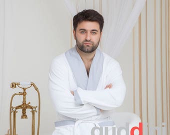 Personalized Robe for him - White Terry Cloth Embroidered Robe - Monogrammed Robe for Him - Gifts for Him - Groomsmen Gifts - Father's Day