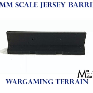Puede incluir: Una barrera de Jersey de plástico negro a escala 28 mm para usar en terreno de wargaming. La barrera es una vista común en carreteras y autopistas.