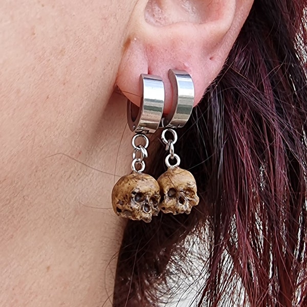 unisex steel earrings with realistic handmade skull