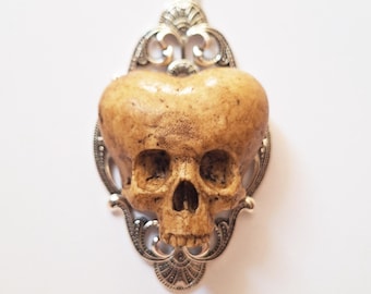 Skull necklace, gothic necklace, oddities jewelry, macabre jewelry, skull jewelry, memento mori