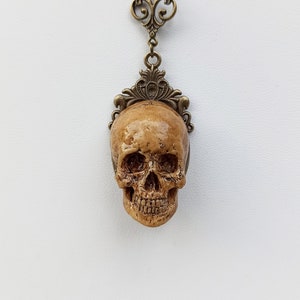 Skull necklace, gothic necklace, oddities jewelry, macabre jewelry, gothic gift, victorian jewelry