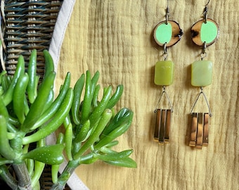 Pendientes de madera y jade verde, pendientes de madera y piedras preciosas hechos a mano, joyería verde natural hecha a mano