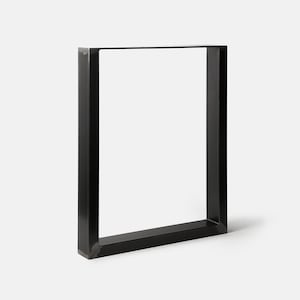 Puede incluir: Patas de mesa cuadradas de metal negro. Las patas son de metal grueso y tienen un acabado negro mate.