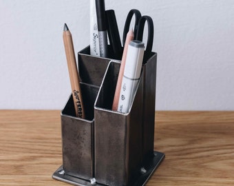 Pen holder made of raw steel Transparent coated - pen holder in industrial design for the office or at home Office supplies pen holder