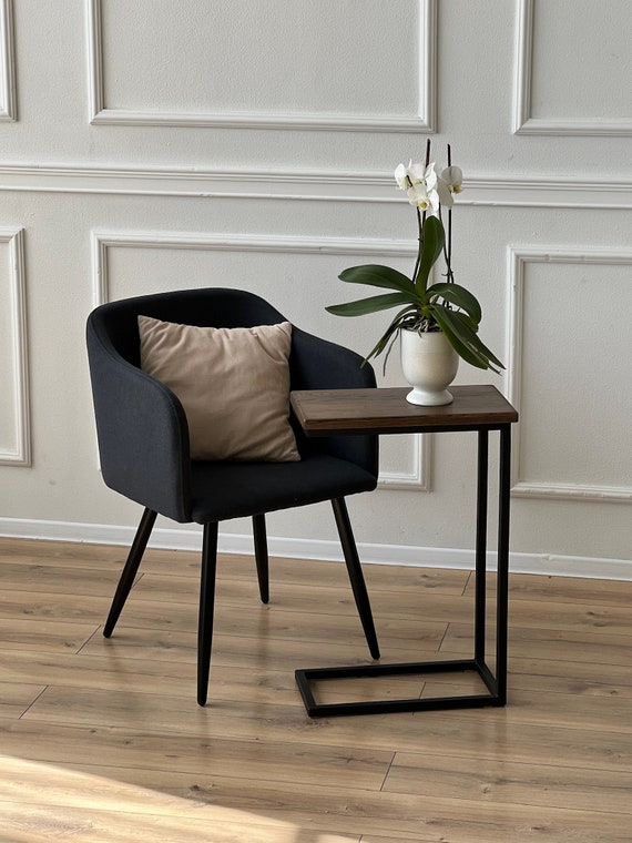 Mesita De Noche De Madera Maciza En El Interior Mesita De Noche De Olmo Macizo Detalles Muebles Primer Plano 121999 489