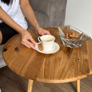 BestLoft Couchtisch rund aus Eiche in 60cm Beistelltisch und Kaffeetisch Coffeetable Rustikale Eiche