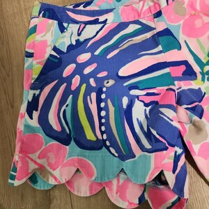 Lilly Pulitzer Buttercup Magnolia Pink Blue Scallop Hem Colorful Shorts Sz 0 image 2