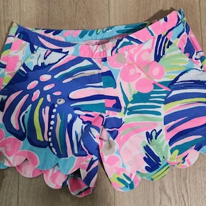 Lilly Pulitzer Buttercup Magnolia Pink Blue Scallop Hem Colorful Shorts Sz 0 image 1