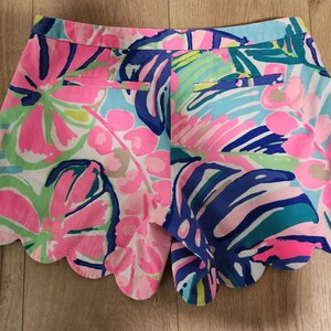 Lilly Pulitzer Buttercup Magnolia Pink Blue Scallop Hem Colorful Shorts Sz 0 image 4
