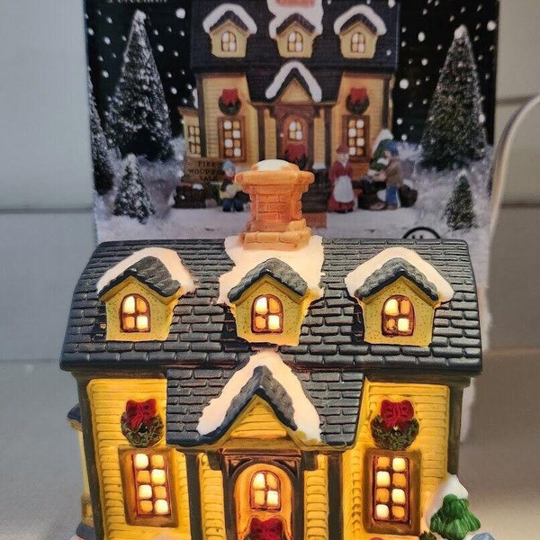 Victorian Village Collectibles 2002 Lighted Christmas Chesterfield House in Box