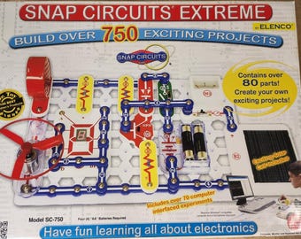 Elenco SC750 Electronics Snap Circuits Extreme 750 Experiments Kit Damaged  Box