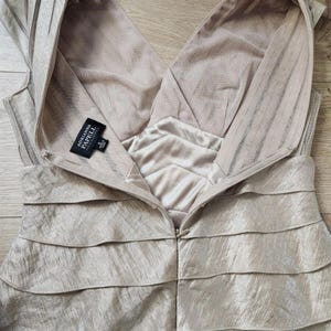 VTG Adrianna Papell Gold Metallic Tiered Ruffle Sleeveless Mermaid Maxi Dress 6 image 10
