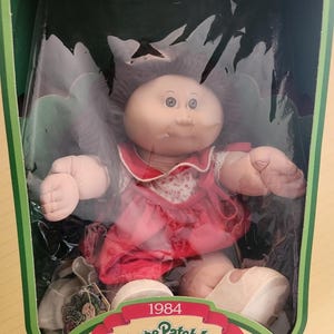 VINTAGE 1984 Cabbage Patch Puppe Braune Haare & Augenrote Kleid Box Geburtsurkunde