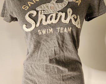VTG Hollister Gray Santa Monica Sharks Short Sleeve Graphic Tee Spellout 3D Sz M