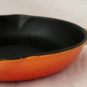 Vintage Le Creuset 23 Flame Orange Cast Iron Enamel Double Spout Skillet 9&quot; FLAW
