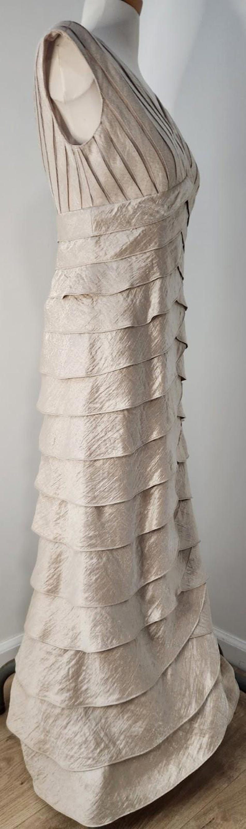 VTG Adrianna Papell Gold Metallic Tiered Ruffle Sleeveless Mermaid Maxi Dress 6 image 9