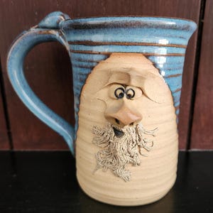 Vintage signierte hässliches Gesicht Becher bärtiger alter Mann Studio Keramik Kunst blaue Kaffeetasse