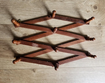 VTG Solid Wood Accordion 10 Peg Expandable Rack Wall Hanger Jewelry Coat Hat