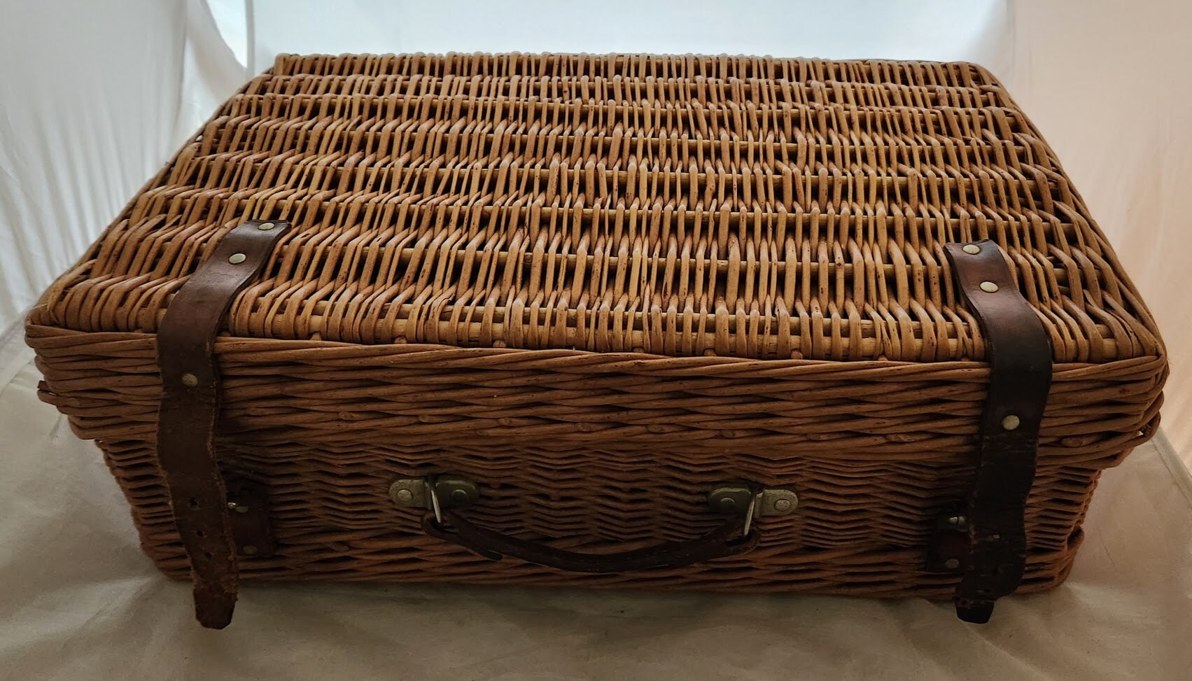 Vintage 1950s Coracle Wicker Picnic Basket 38pc Made in England Leather