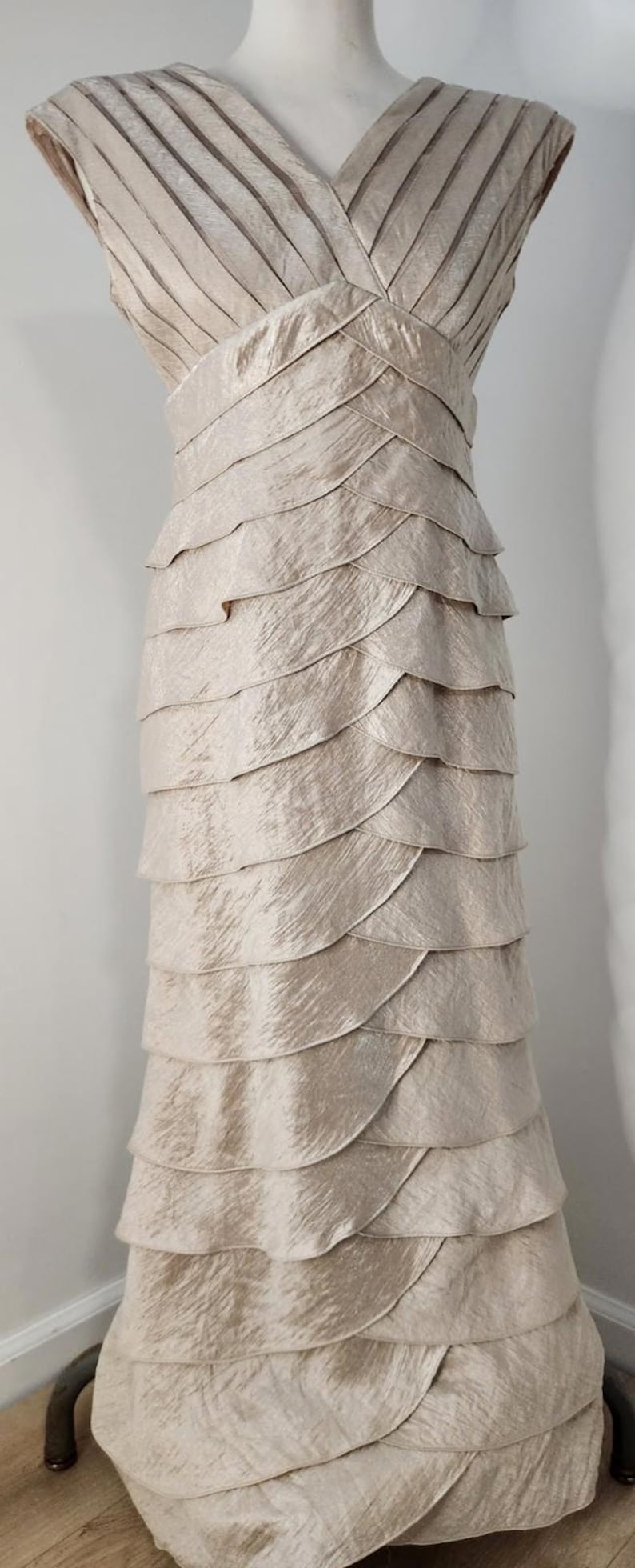 VTG Adrianna Papell Gold Metallic Tiered Ruffle Sleeveless Mermaid Maxi Dress 6 image 2