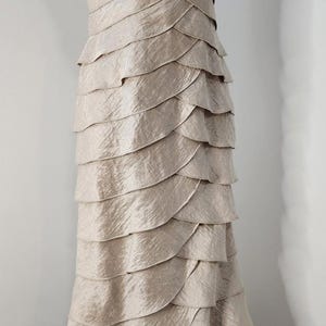 VTG Adrianna Papell Gold Metallic Tiered Ruffle Sleeveless Mermaid Maxi Dress 6 image 7