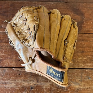 Vintage Regent BG30 FR Left Handed Baseball Glove