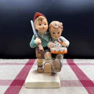 Hummel Figurine #50 2/0 Volunteers TMK6